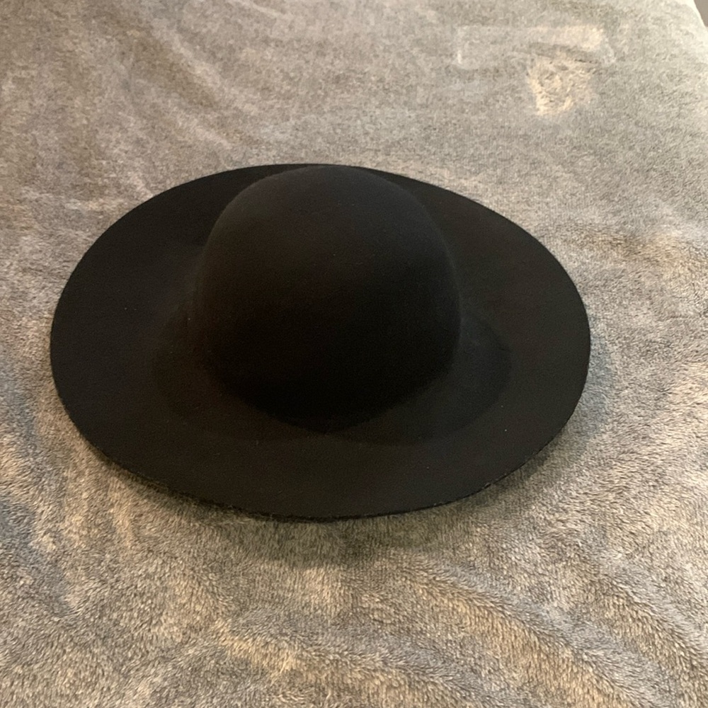Black wool brimmed hat